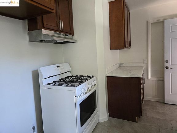 5th image of 241 Humboldt St