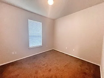 569 Creekside Cir — Photo 8
