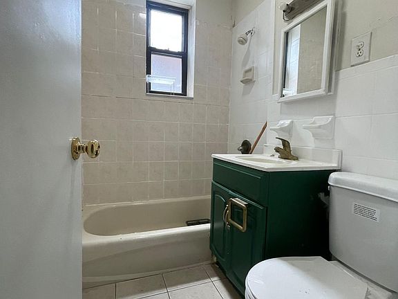 5th image of 197 Mallory Ave Floor 2