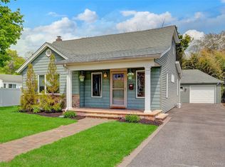 209 Center Bay Dr, West Islip, NY 11795