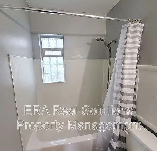 1460 Oakwood Ave — Photo 10