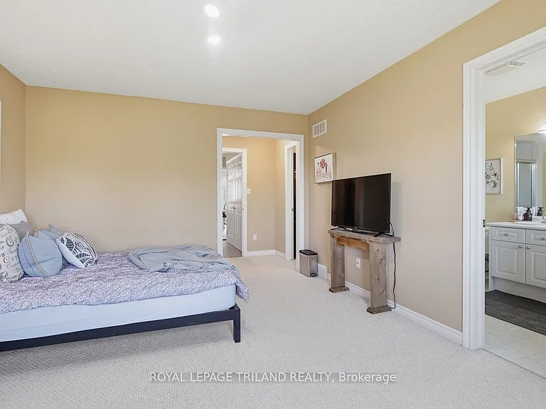 600 Hyde Park Rd #127 — Photo 20