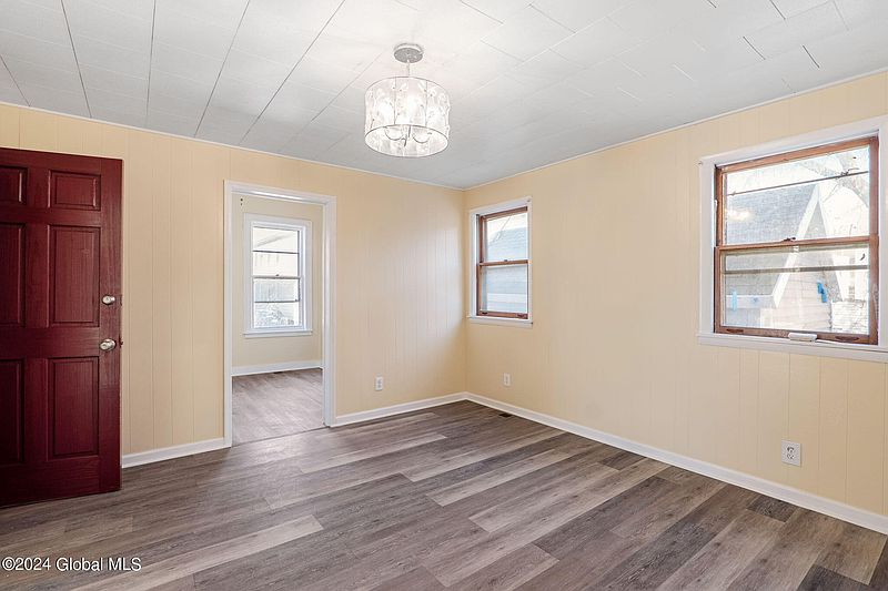 5th image of 1524 Devine Street