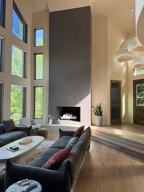 5 bed, 4500 sqft, $12,000 — Photo 2