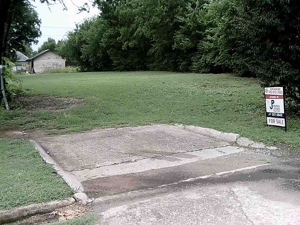 2nd image of 304 SW Park Ave