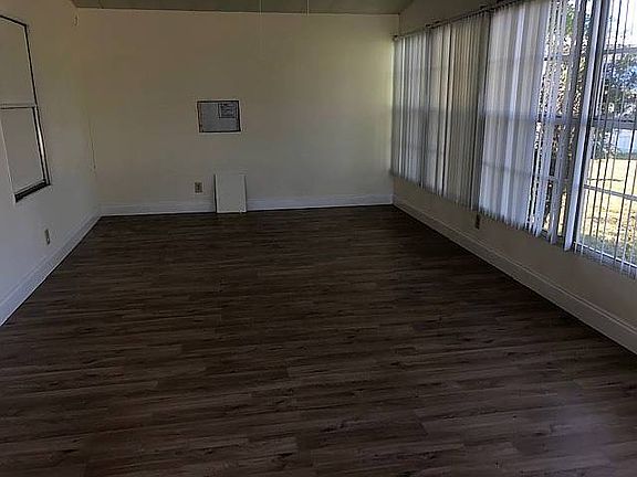 4th image of 72 Commonwealth Dr