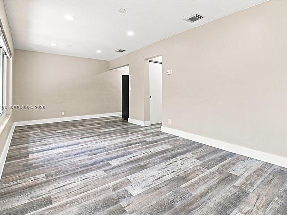 5th image of 1621 NE 25th St #1621