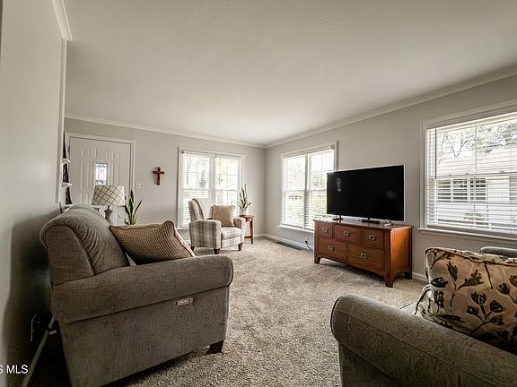 3rd image of 5639 Yarmouth Ave