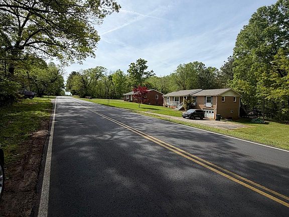 5th image of 125 Sharon Rd