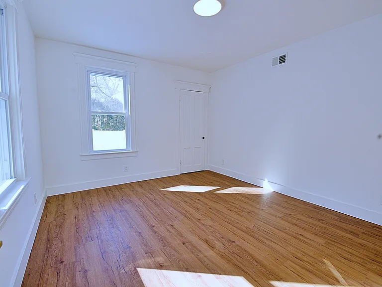 16 Clarke St — Photo 11