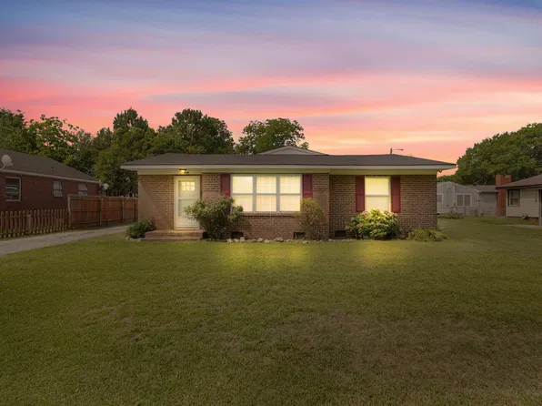 406 W Pearsall St, Dunn, NC 28334