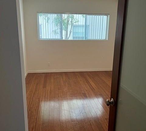5th image of 1044 12th St APT 4