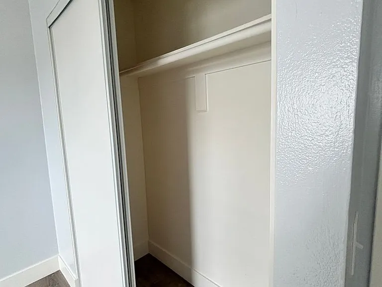 2649 Marengo St — Photo 52