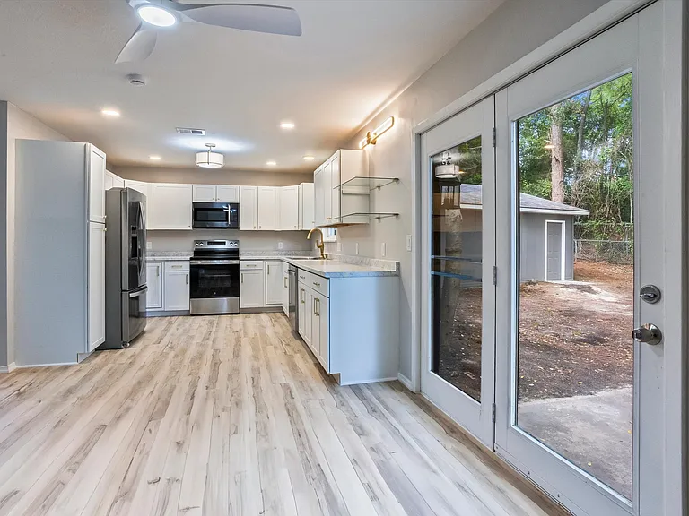1728 Sandalwood Dr — Photo 12