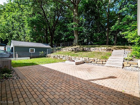 3rd image of 624 Woodside Dr