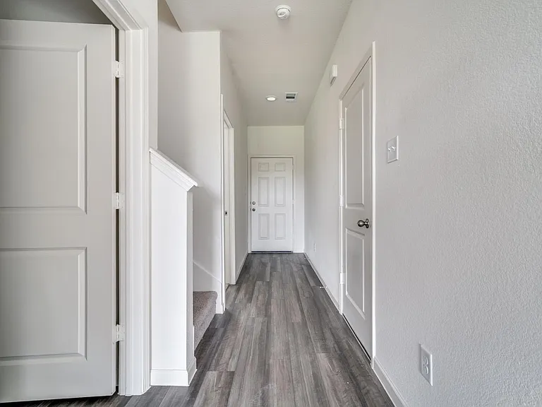 1876 Lockhart Dr — Photo 7