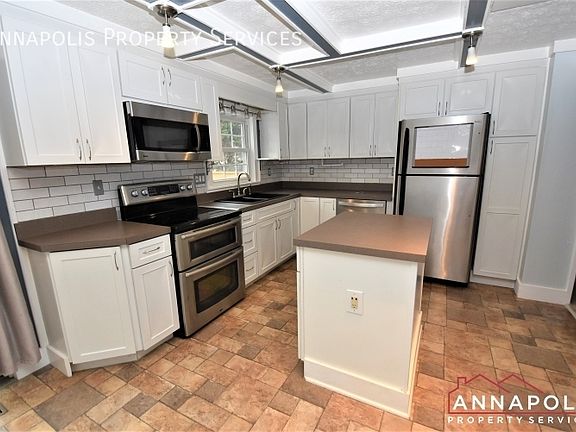 2nd image of 524 Majestic Prince Dr