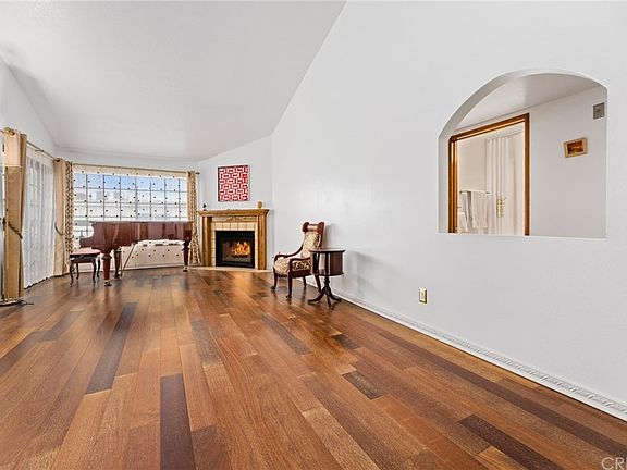 2nd image of 5534 Encino Ave APT 313