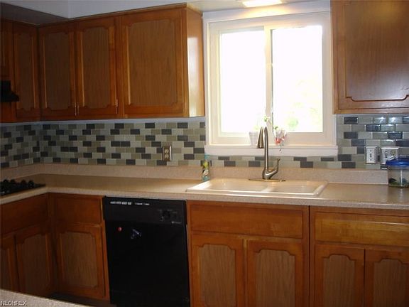5th image of 10764 Gordon Dr