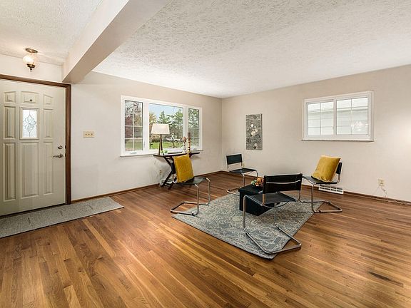4th image of 3875 Darbyshire Dr