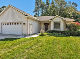 2689 Spring Green Dr, Fruitport, MI 49415