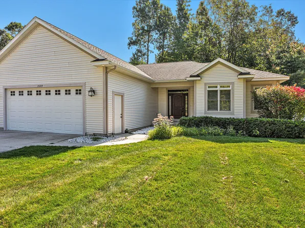 2689 Spring Green Dr, Fruitport, MI 49415
