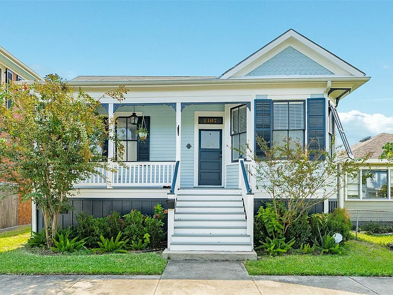 1407 Winnie St — Photo 1