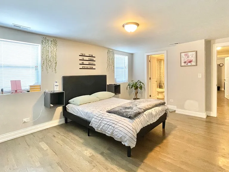2622 W Cermak Rd #4 — Photo 6