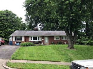 7539 Axton St, Springfield, VA 22151
