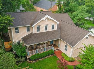230 W Sycamore St, Zionsville, IN 46077