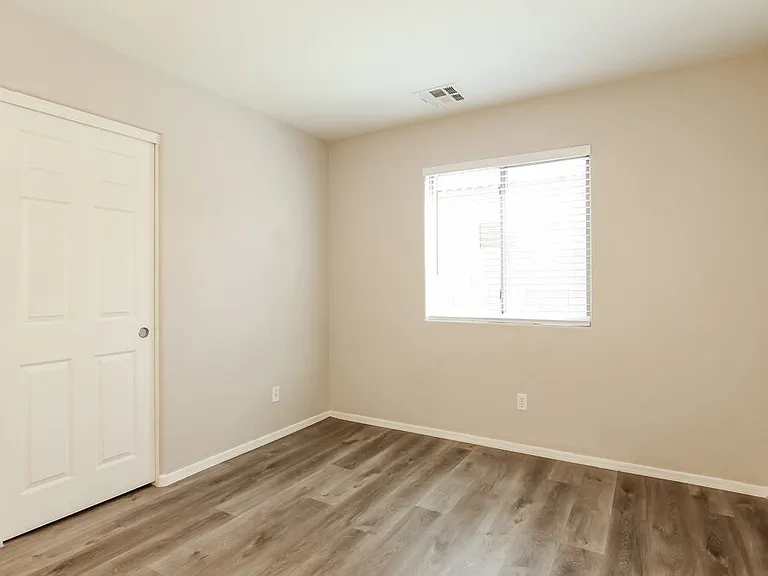 2431 W Gaby Rd — Photo 12