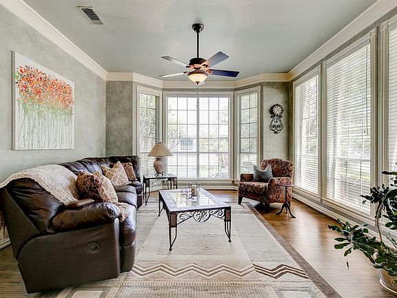 4th image of 955 Oasis Ct
