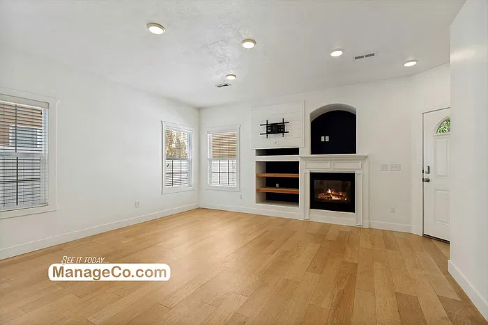 3 bed, 2.5 bath, 1430 sqft, $2,250 — Photo 4