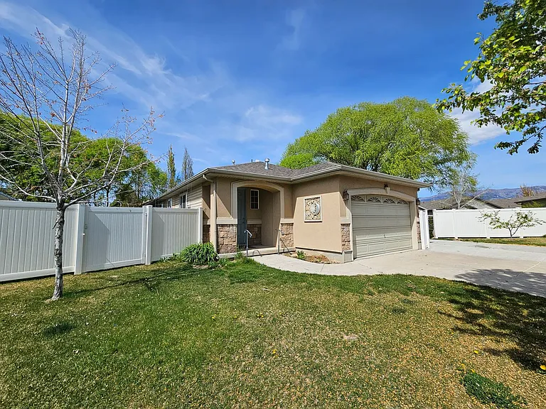 743 N Haworth Cir — Photo 14