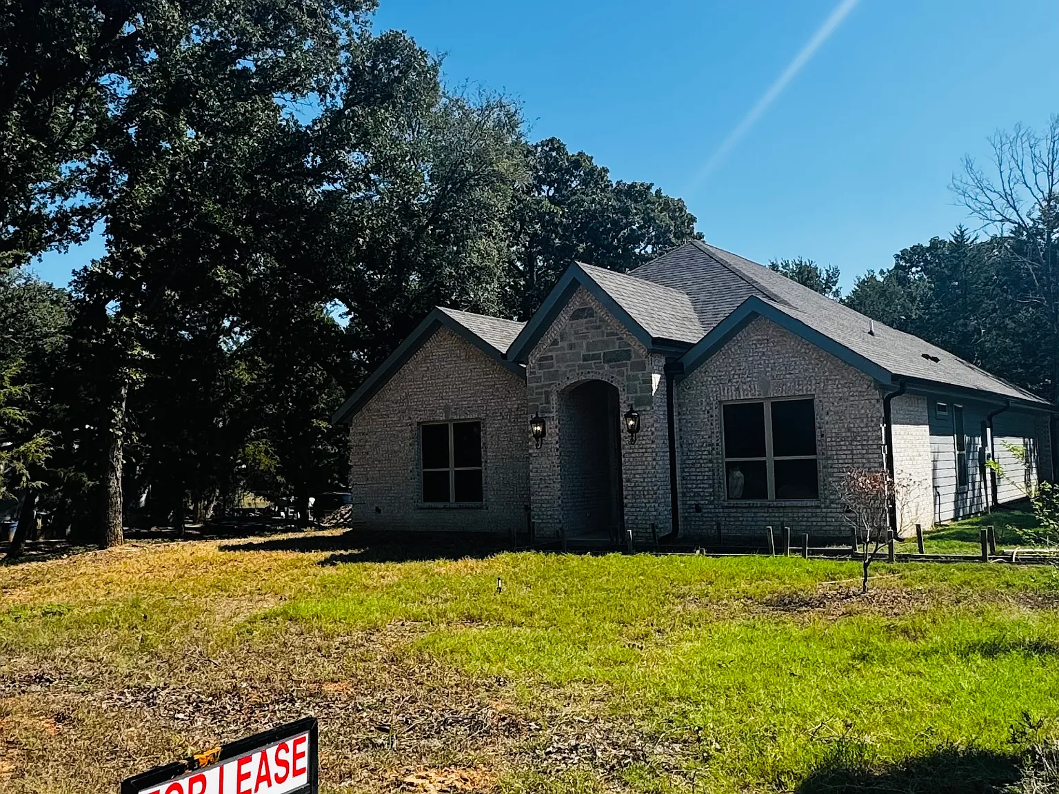 4 bed, 2300 sqft, $2,999 — Photo 1