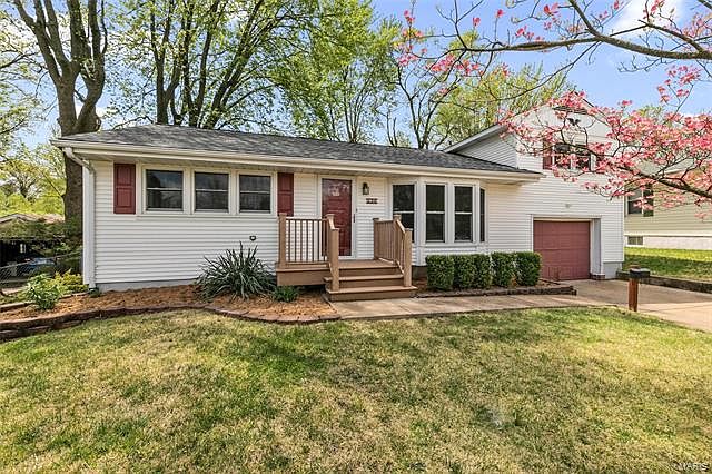 1st image of 130 Saint Florent Ln