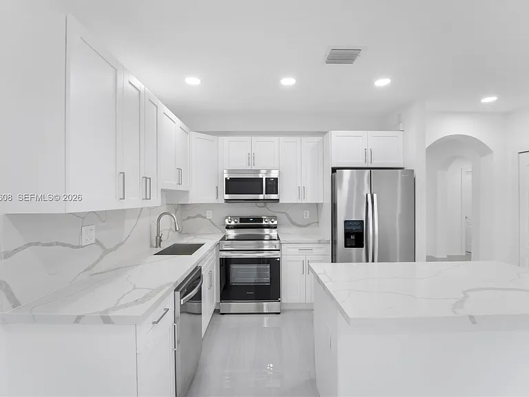 2802 SW 128th Way — Photo 8