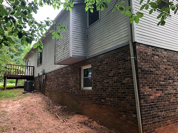 5th image of 1038 S Main Ave