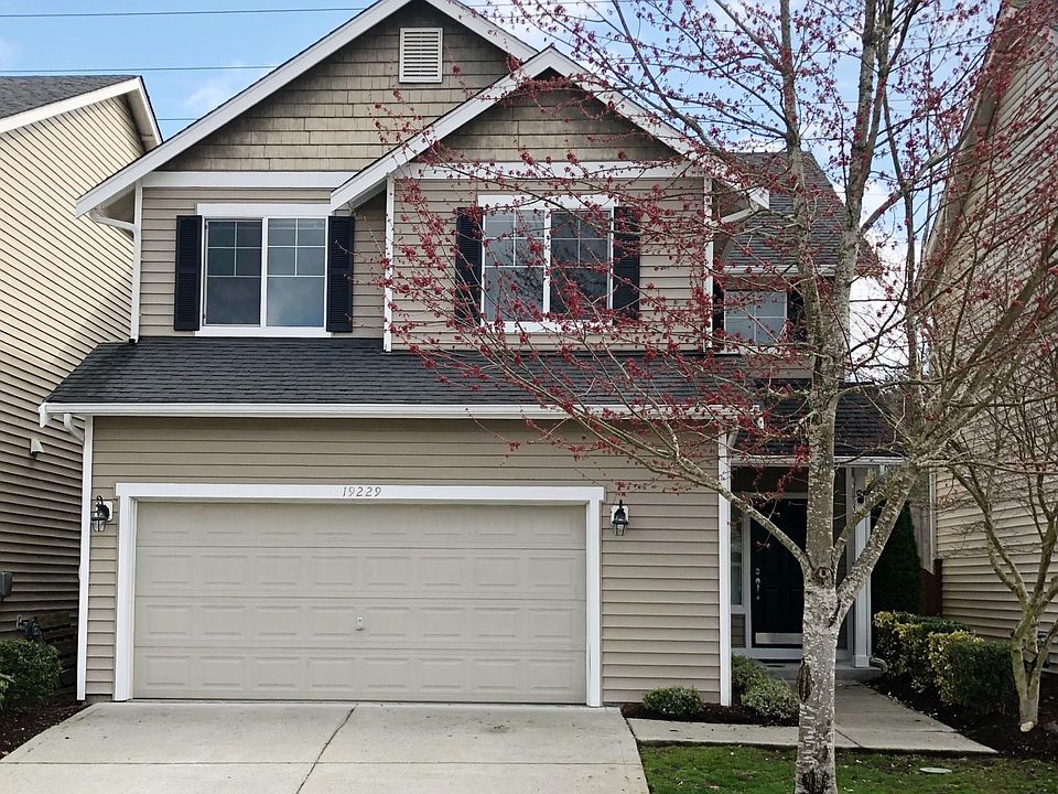 Beautiful home in desirable Glengarry neighborhood