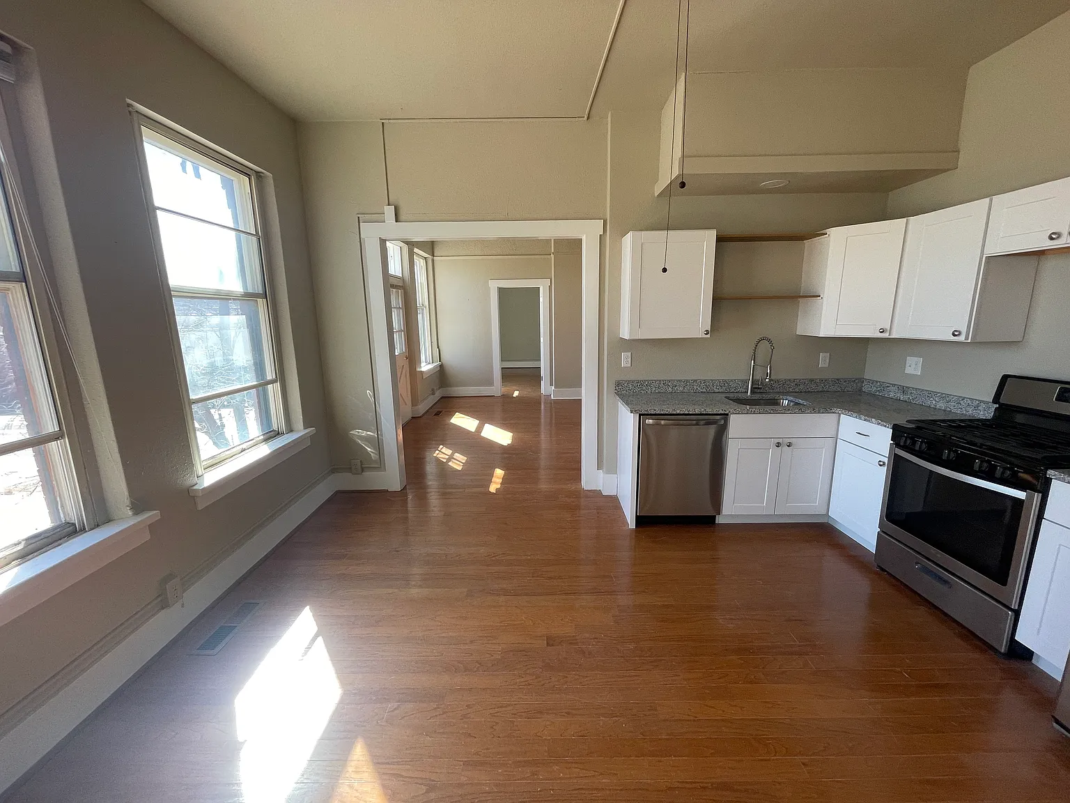 2 bed, 1200 sqft, $2,100 — Photo 2