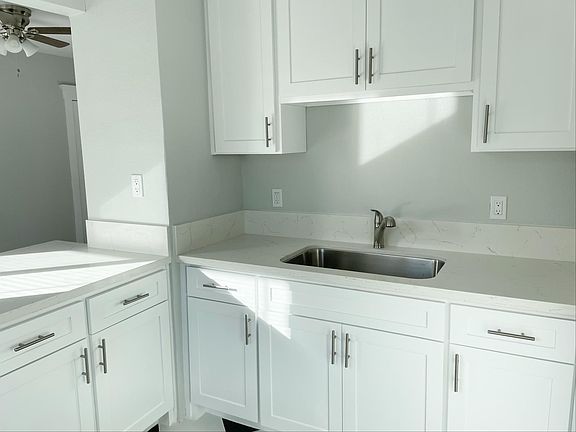 2nd image of 517 E 5th St #1/2