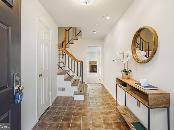 3rd image of 5004 Heritage Ln