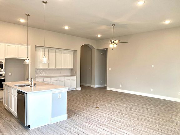4th image of 1401 Bluebonnet Ln