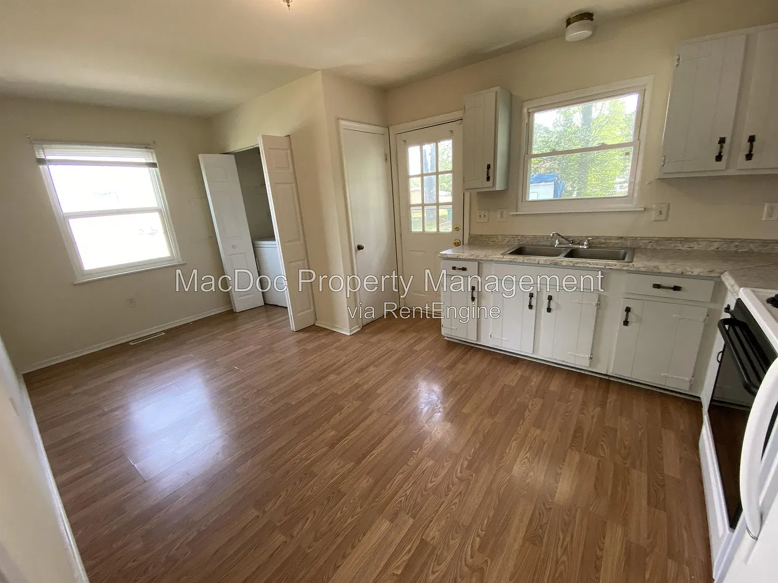 3 bed, 1.5 bath, 1030 sqft, $1,795 — Photo 3