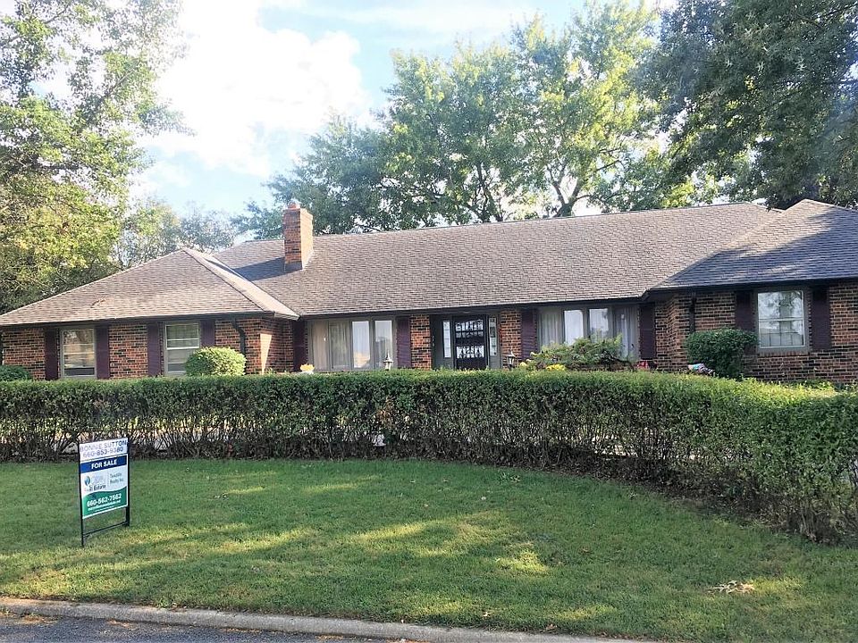 2nd image of 162 N Sunset Dr