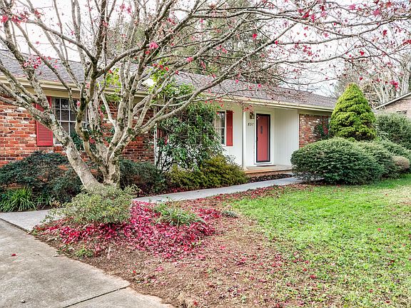 3rd image of 837 Dorset Dr