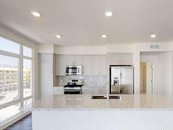 4th image of 5933 Sunstone Dr #402