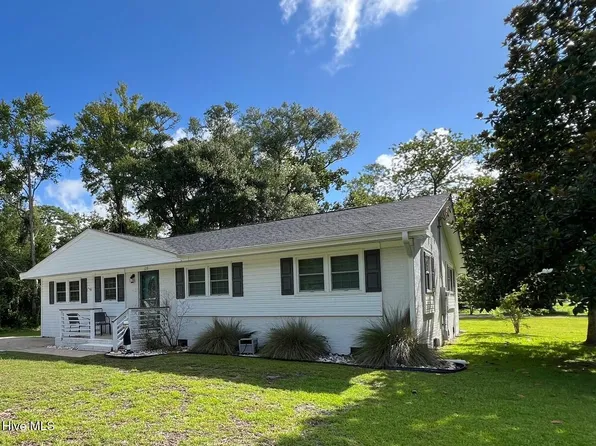 109 Yaupon Drive, Cape Carteret, NC 28584