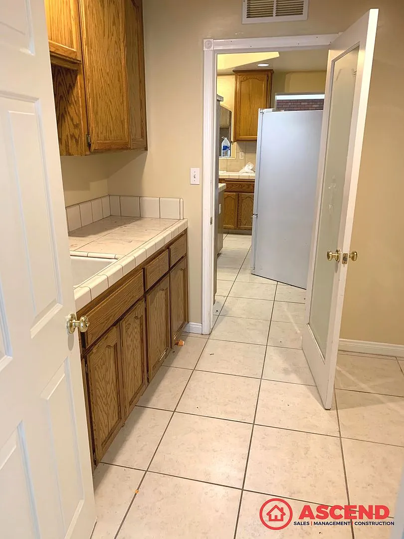 Stunning 4BD/3BA Home in Bakersfield's Desirable 93313 Fully Loaded, Landscaping Included! — Photo 4