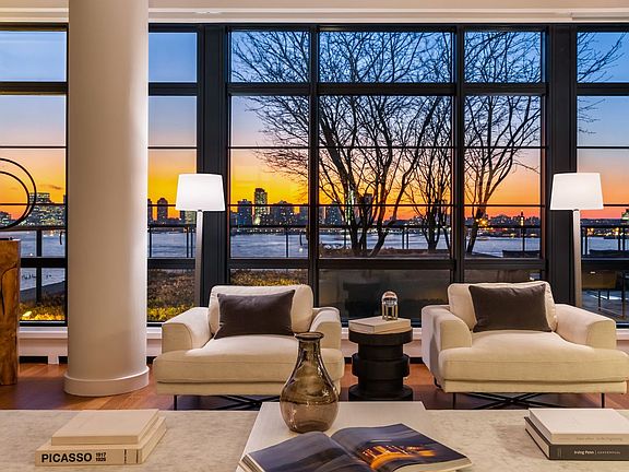 2nd image of 150 Charles St APT 8AN